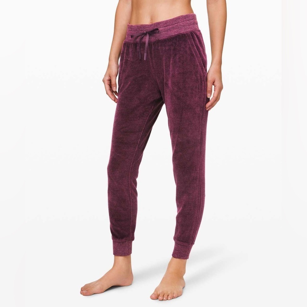 Lululemon Warm Down Jogger Velour
Heathered Arctic Plum